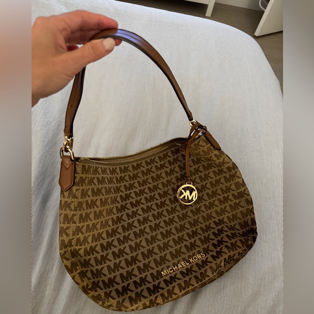 MICHAEL KORS shoulder bag. Like new.